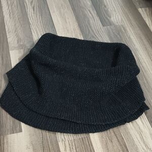 Brand New Women's Handmade Knitted Round Scarf. Size: One Size